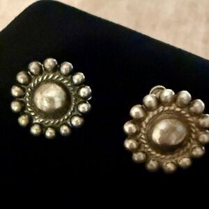 Vintage Sterling 925 screw back earrings🩶🩶